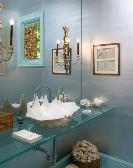 ŚCIANY ZŁOTE CZY SREBRNE: oba to kolory luksusu, bogactwa i władzy