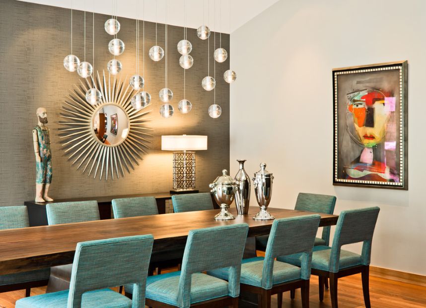 ŚCIANY ZŁOTE CZY SREBRNE: oba to kolory luksusu, bogactwa i władzy