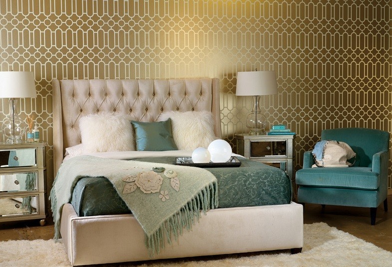 ŚCIANY ZŁOTE CZY SREBRNE: oba to kolory luksusu, bogactwa i władzy