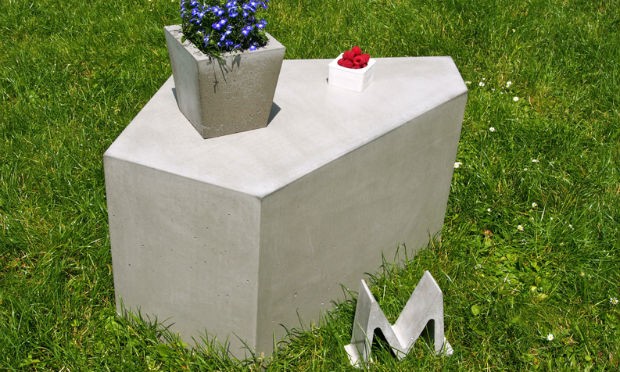 Stolik Pentagon z betonu architektonicznego