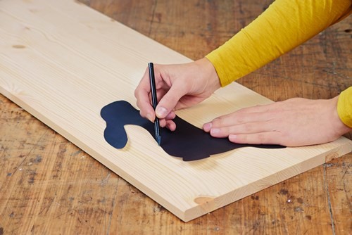 zając z drewna na wielkanoc