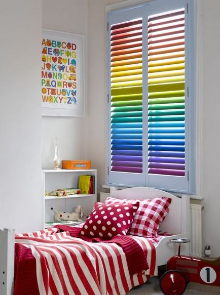 Kolorowe żaluzje w pokoju dziecka, fot.: Al Shutters&Blinds