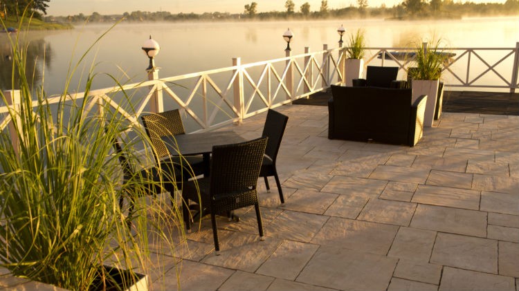 Taras na piętrze - dlaczego warto go wykonać? źr&oacute;dło: Bruk-Bet