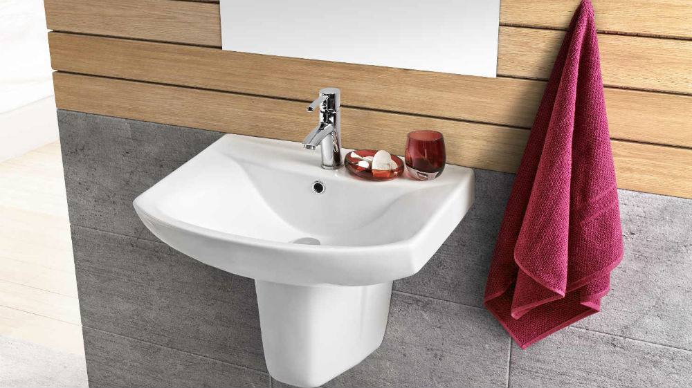 W małych łazienkach sprawdzi się armatura o zwartej budowie i kr&oacute;tkiej, wyprofilowanej wylewce.  źr&oacute;dło: Grupa Armatura