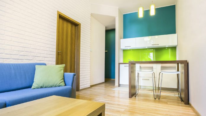 Jakie kolory farb dobierać do małych pomieszczeń? Poznaj opinię eksperta!