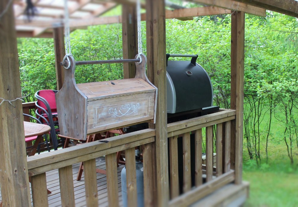 Skrzynka na akcesoria do grilla. Jak samemu ją zrobić?