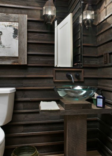 Drewniana ściana w łazience, fot.: Andrew Melaragno