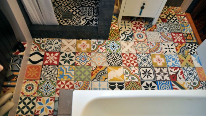 Tradycyjna cegła i terakota, płytki cementowe z Maroka, lampy i meble orientalne &ndash; unikalne materiały wykończeniowe z DomRustykalny.pl