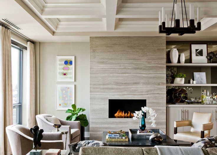 Kominek w salonie w obudowie kamiennej, fot.: Terrat Elms Interior Design