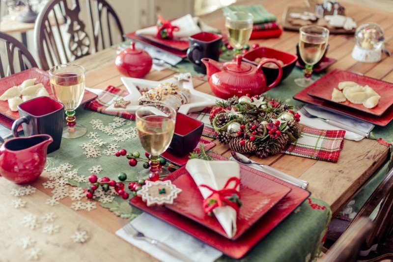 Jak udekorować świąteczny st&oacute;ł? Oto propozycje home&you
