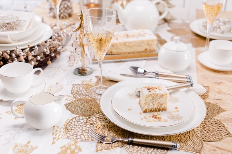 Jak udekorować świąteczny st&oacute;ł? Oto propozycje home&you