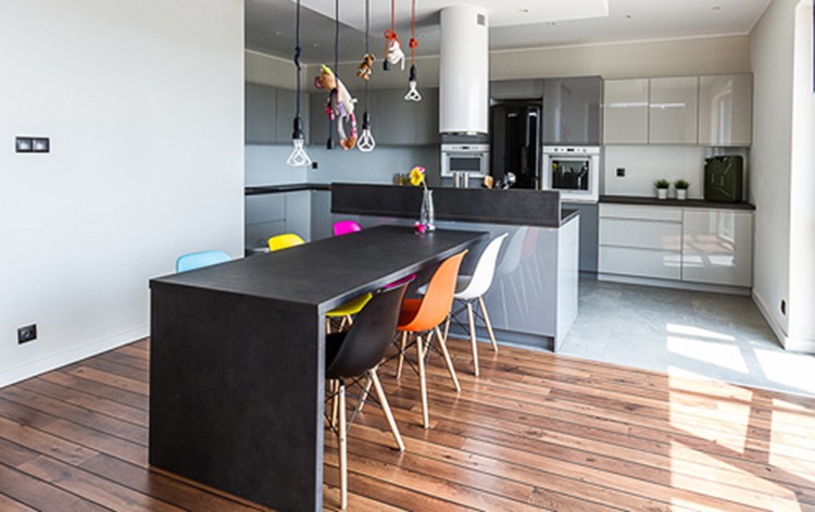 Kolorowe meble do kuchni - szare meble do kuchni, fot.: MAX Kuchnie
