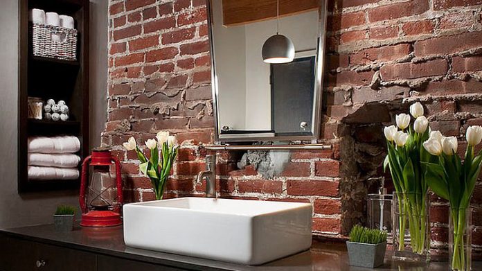 11 pomysłów na cegłę w łazience