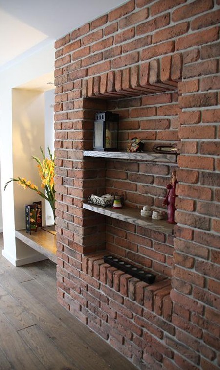 Jak wykorzystać płytki ceglane w salonie? 