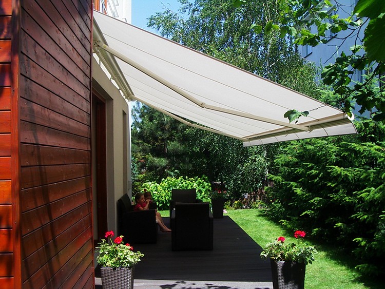 Jak osłonić taras od słońca?