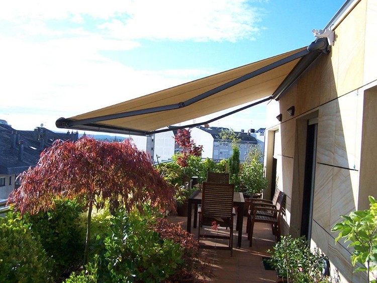 Jak osłonić taras od słońca?