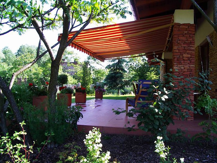 Jak osłonić taras od słońca?