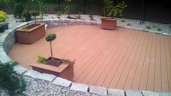 Deski kompozytowe na taras - trwałe wykończenie tarasu