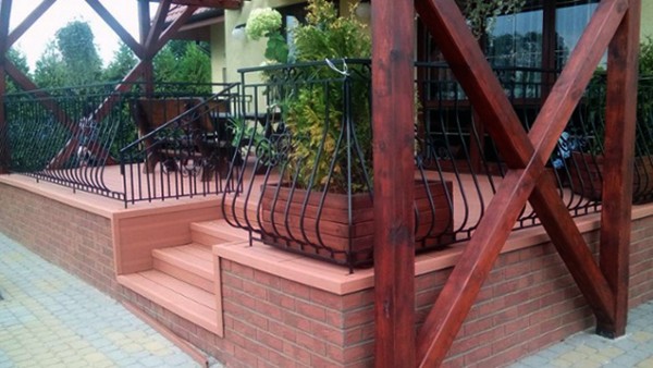 Deski kompozytowe na taras - trwałe wykończenie tarasu