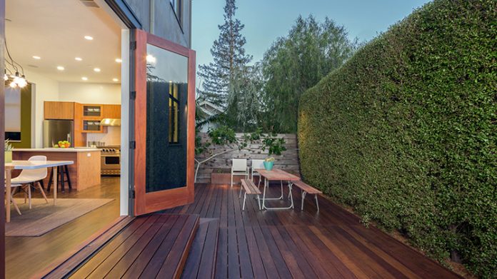 Taras przedłużeniem salonu