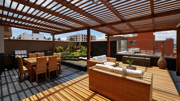 Efektywnie i efektownie &ndash; olejowanie drewnianych taras&oacute;w