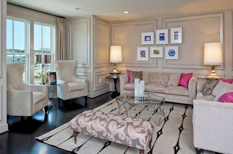 Beżowa ściana w pokoju dziennym, fot.: Maxine Schnitzer Photography ekstrawagancki kolor ścian