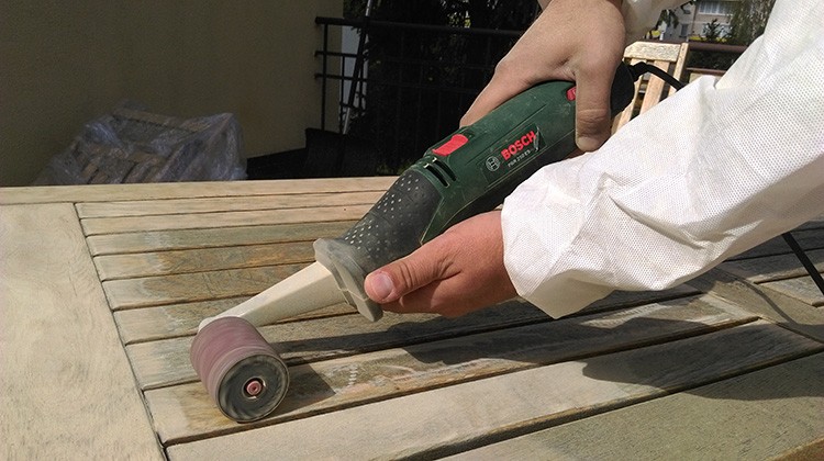 Jak odnowić drewniane meble tarasowe? 48 Jak odnowić drewniane meble tarasowe?