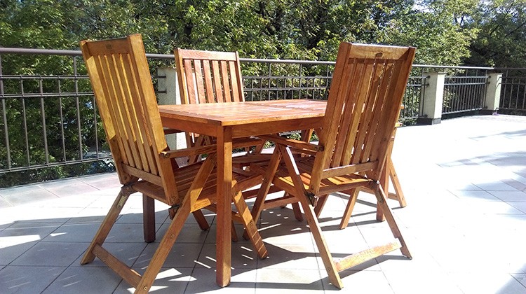 Jak odnowić drewniane meble tarasowe? 61 Jak odnowić drewniane meble tarasowe?