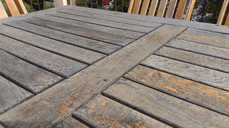 Jak odnowić drewniane meble tarasowe? 44 Jak odnowić drewniane meble tarasowe?