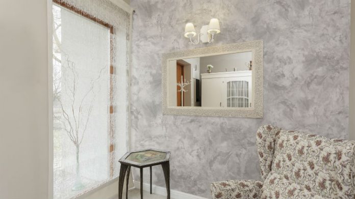 Aranżacje malowania ścian z farbami dekoracyjnymi primacol