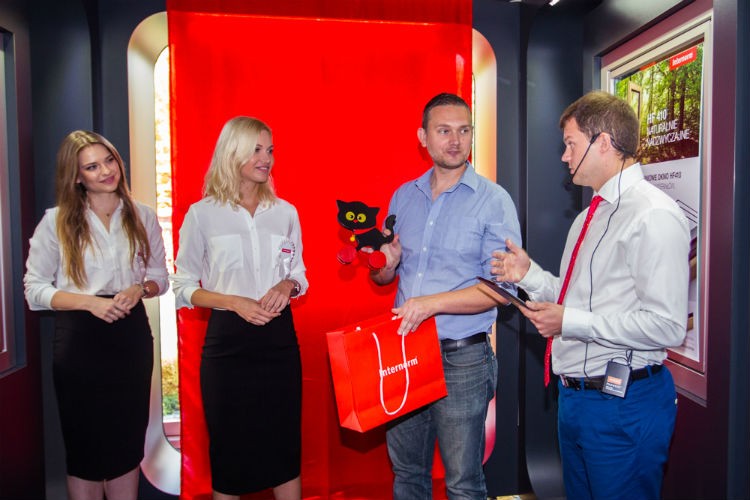 Marcin Gać w showroom internorm