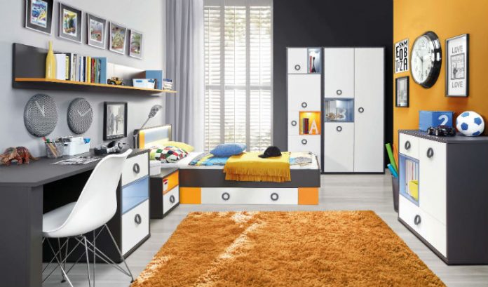 Komody i szafa w kolekcji COLORS Meble Forte