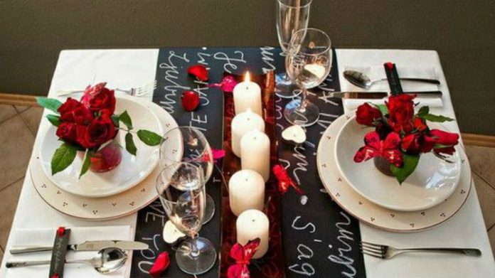 Walentynkowy wystrój stołu