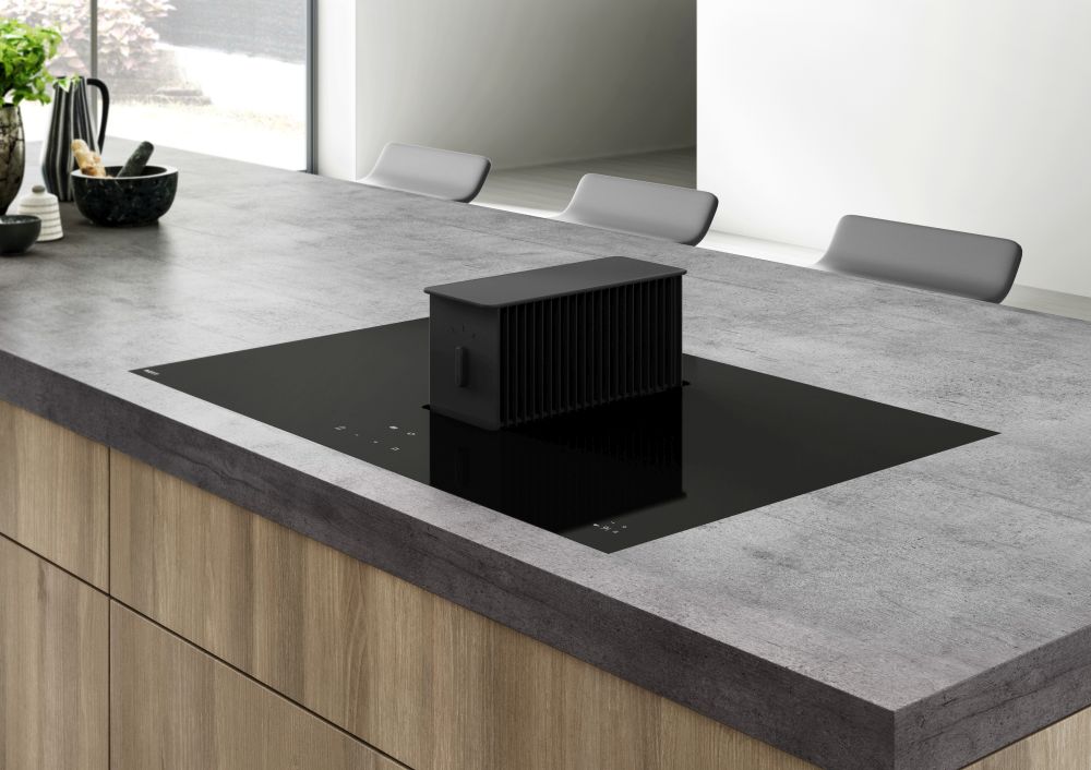 1811b One black 78cm fotNovy Comitor