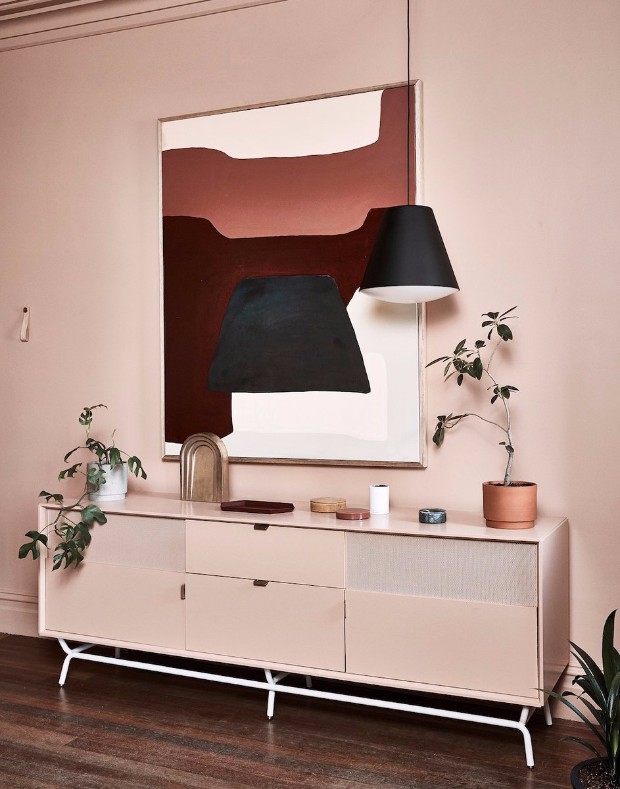 Kolor różowy we wnętrzu - absolutny hit tego sezonu! 2 rozowe meble