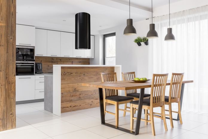 aranżacja kuchni z czarnym okapem